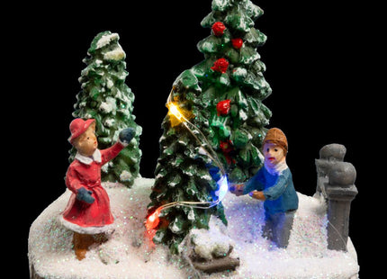 Pueblo navideño brillante y luminoso con personajes y árboles de Navidad - 113380