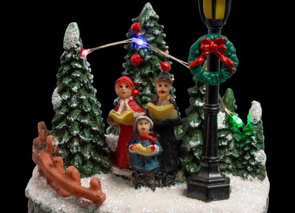 Pueblo navideño brillante y luminoso con personajes y árboles de Navidad - 113380