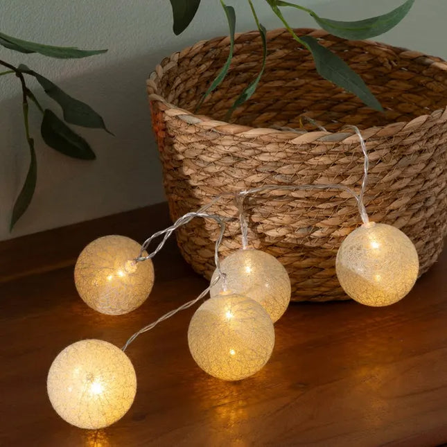 Guirnalda de luces LED de 10 bolas, a pilas, color verde celadón, 165 cm de largo - 116415R1