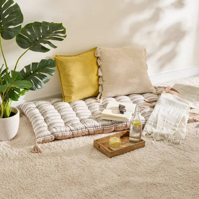 Almohada "Groove" de suelo de 120x60cm, lino beige a rayas - 215332B