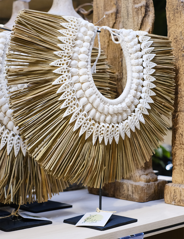 Objeto deco "Collar" de pajas y caparazones 40x47cm - MB546